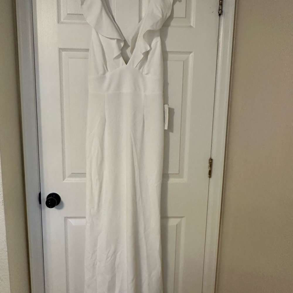 NWT White Sleeveless Plunge Gown from David’s Bridal - Size 10